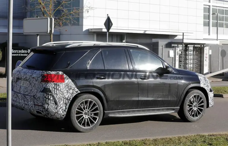 Mercedes GLE 2025 - Foto spia 04-12-2024 - 3