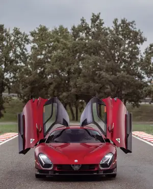 Nuova Alfa Romeo 33 Stradale - Test Valtteri Bottas
