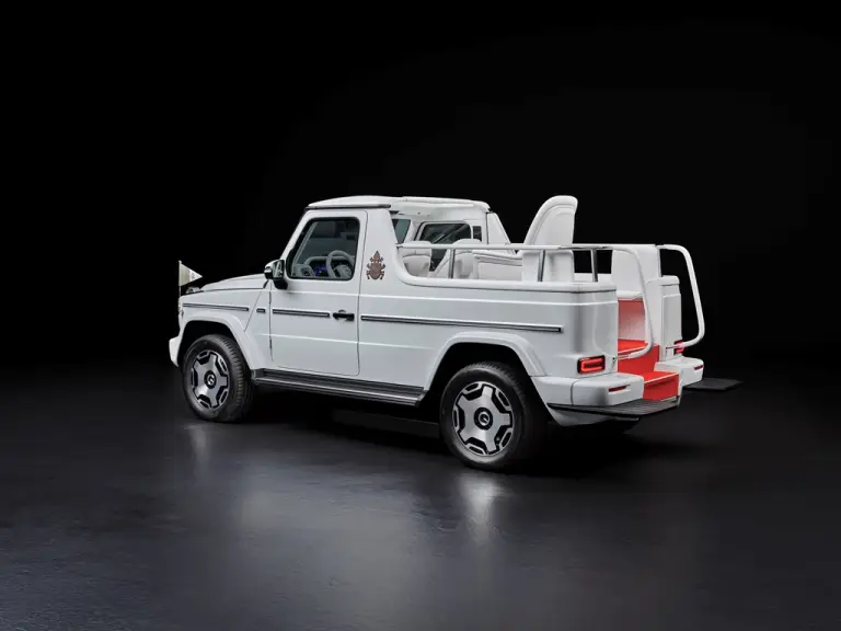 Mercedes Classe G elettrica Papamobile - 1