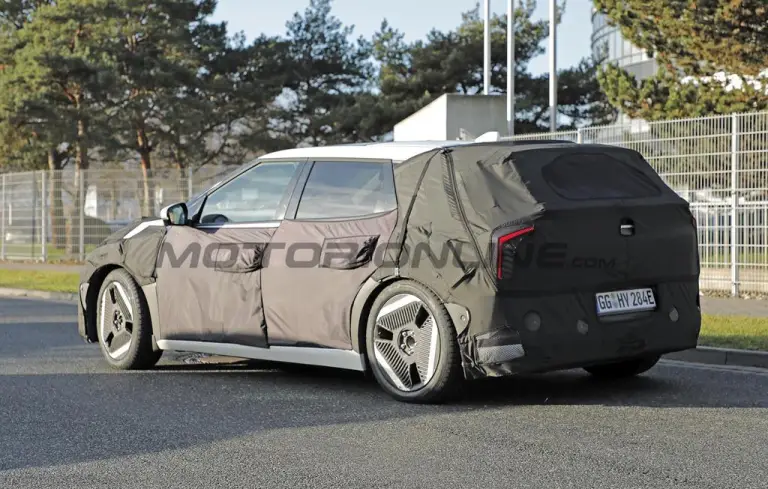 Kia EV4 hatchback - Foto spia 05-12-2024 - 7