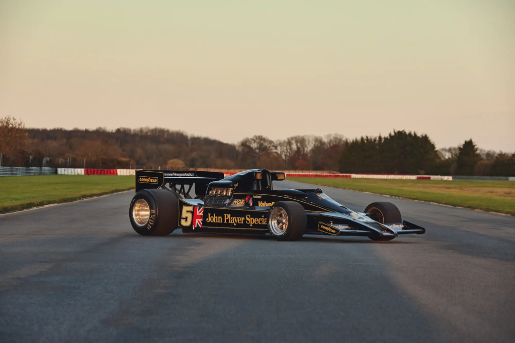 Lotus Emira Limited Edition - 9