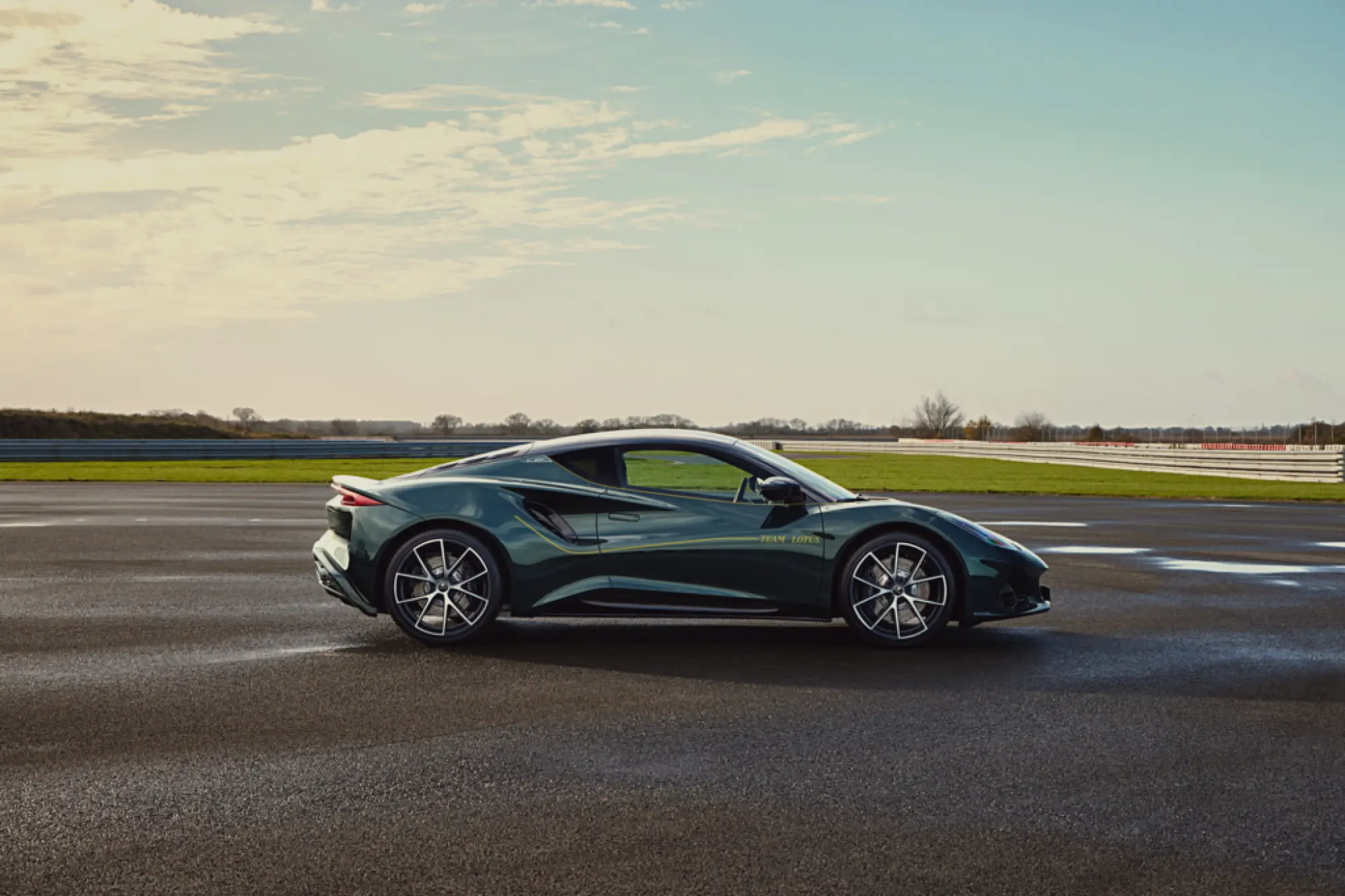 Lotus Emira Limited Edition - 8