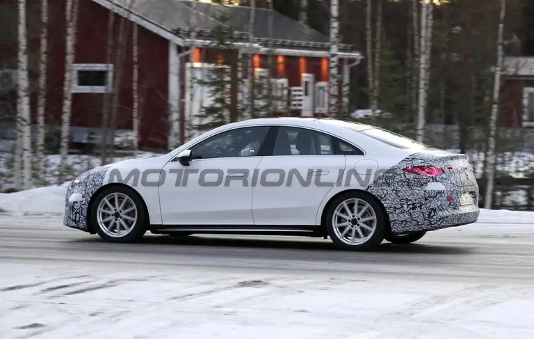 Mercedes CLA 2025 - Foto spia 14-12-2024 - 8