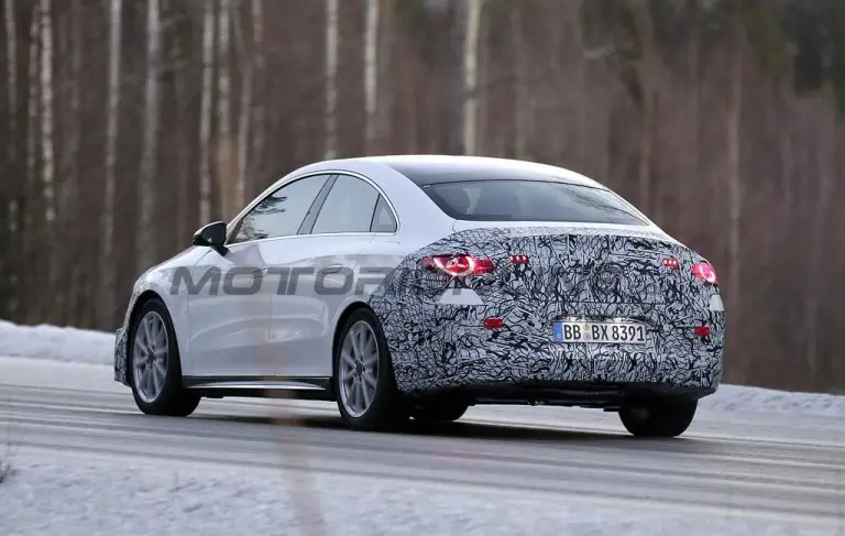 Mercedes CLA 2025 - Foto spia 14-12-2024 - 12