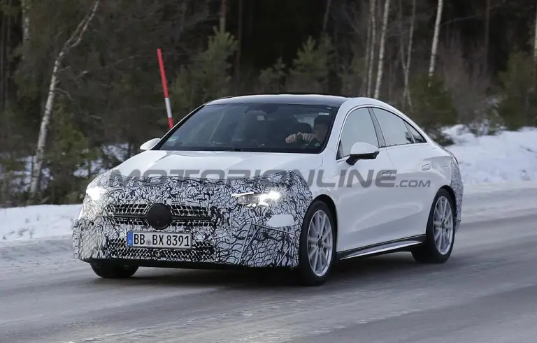 Mercedes CLA 2025 - Foto spia 14-12-2024 - 2