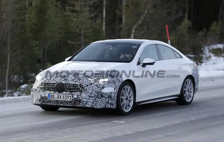 Mercedes CLA 2025 - Foto spia 14-12-2024 - 3