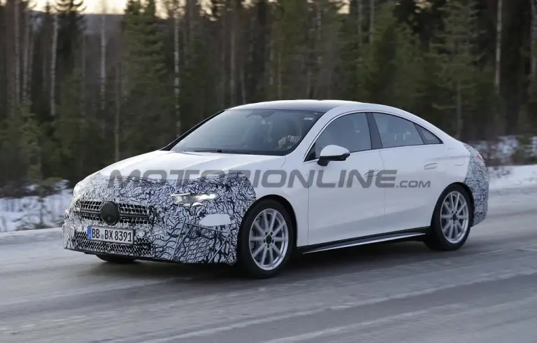 Mercedes CLA 2025 - Foto spia 14-12-2024 - 6