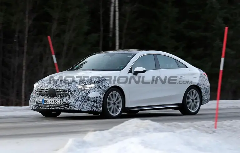 Mercedes CLA 2025 - Foto spia 14-12-2024 - 10