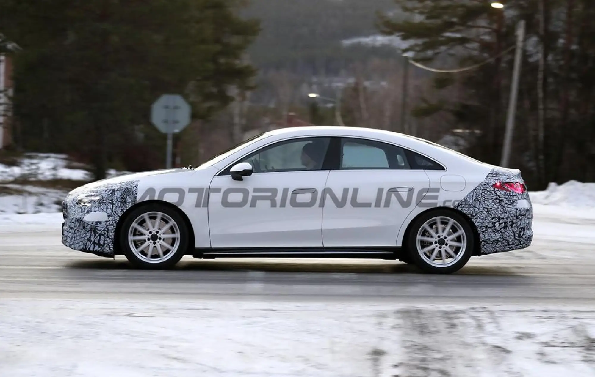 Mercedes CLA 2025 - Foto spia 14-12-2024 - 7