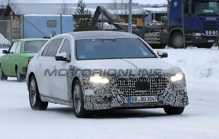 Mercedes-Maybach Classe S 2026 - Foto spia 17-12-2024 - 3