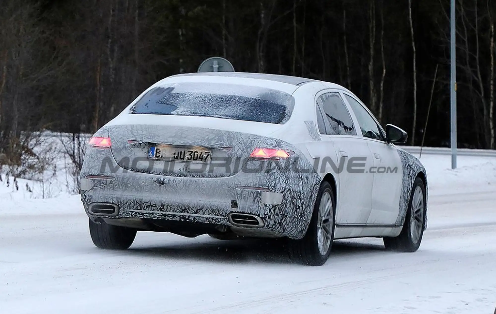 Mercedes-Maybach Classe S 2026 - Foto spia 17-12-2024 - 10