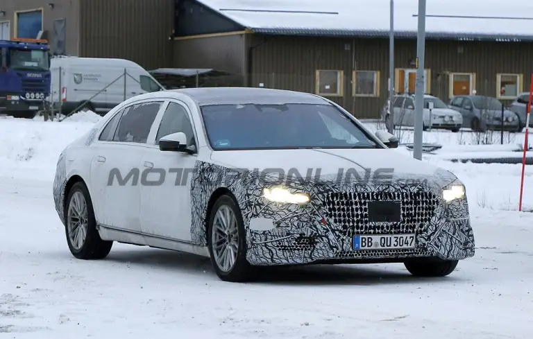 Mercedes-Maybach Classe S 2026 - Foto spia 17-12-2024 - 4