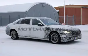 Mercedes-Maybach Classe S 2026 - Foto spia 17-12-2024 - 1