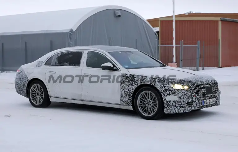 Mercedes-Maybach Classe S 2026 - Foto spia 17-12-2024 - 1