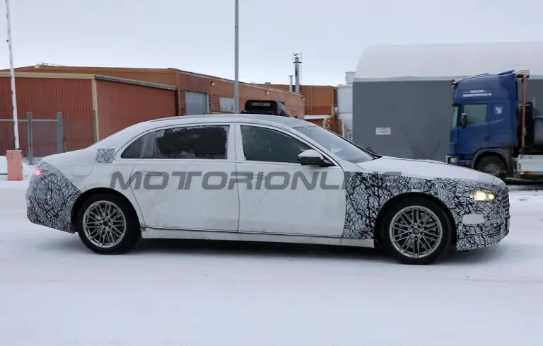 Mercedes-Maybach Classe S 2026 - Foto spia 17-12-2024 - 7