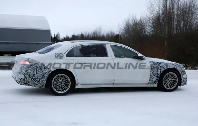Mercedes-Maybach Classe S 2026 - Foto spia 17-12-2024 - 13