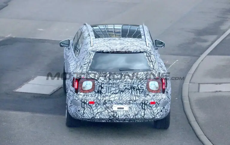 Mercedes GLB 2026 - Foto spia 19-12-2024 - 13