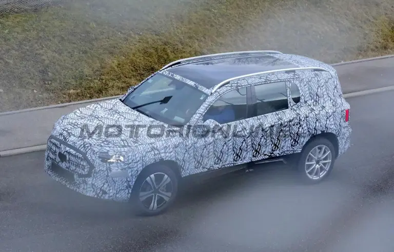 Mercedes GLB 2026 - Foto spia 19-12-2024 - 8