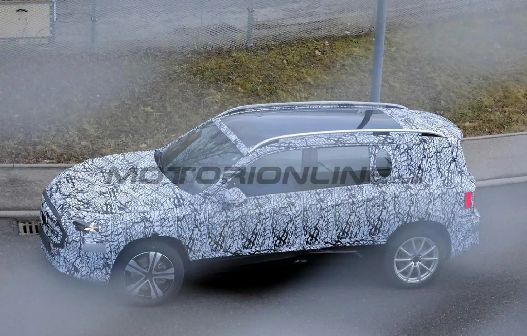 Mercedes GLB 2026 - Foto spia 19-12-2024 - 3