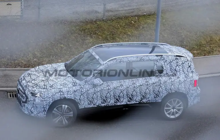 Mercedes GLB 2026 - Foto spia 19-12-2024 - 3