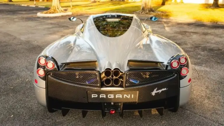 Pagani Huayra Tempesta invenduta - 2