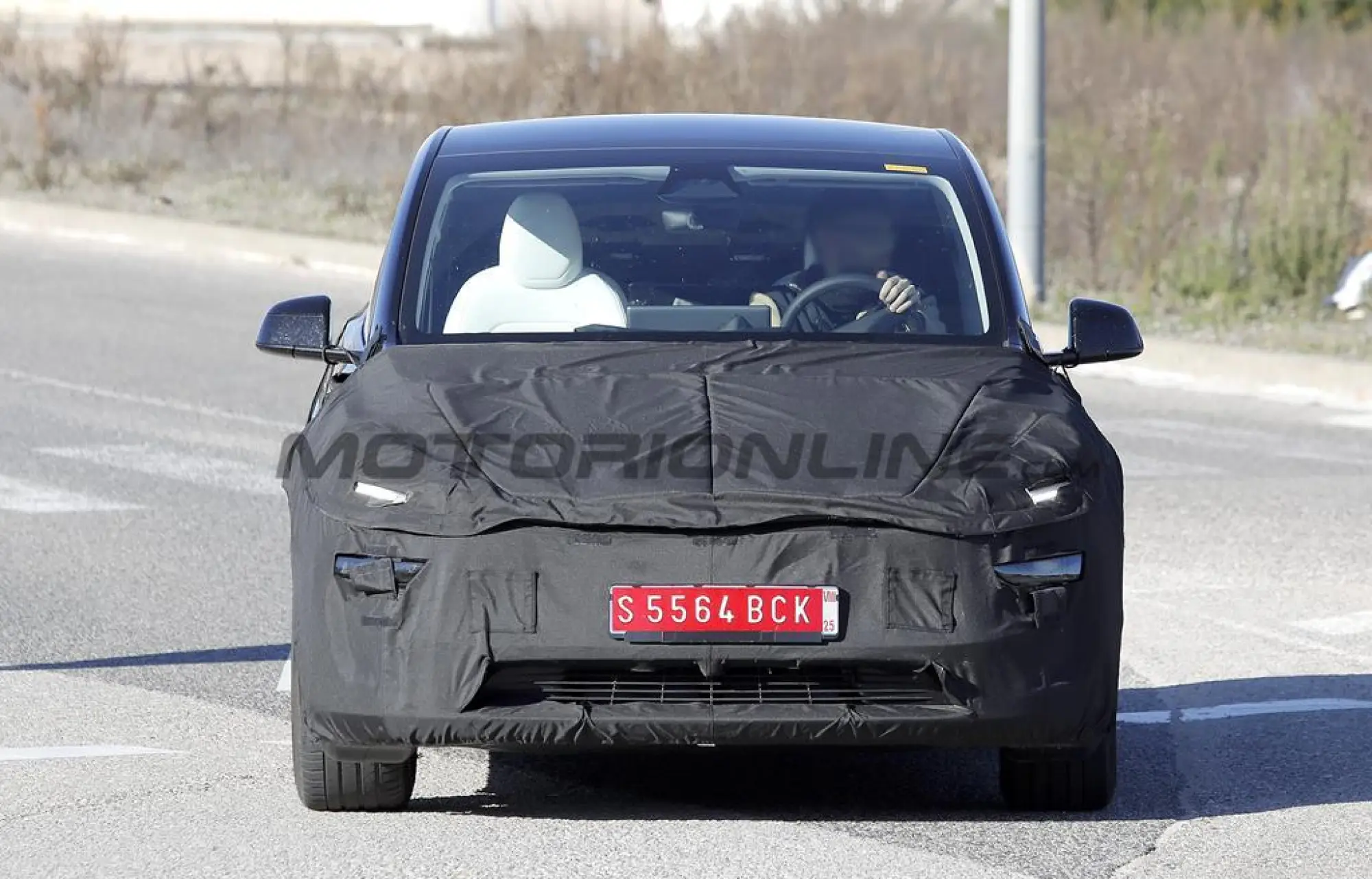 Tesla Model Y 2025 - Foto spia 02-01-2025 - 1