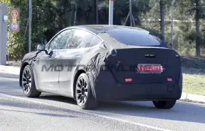 Tesla Model Y 2025 - Foto spia 02-01-2025 - 10