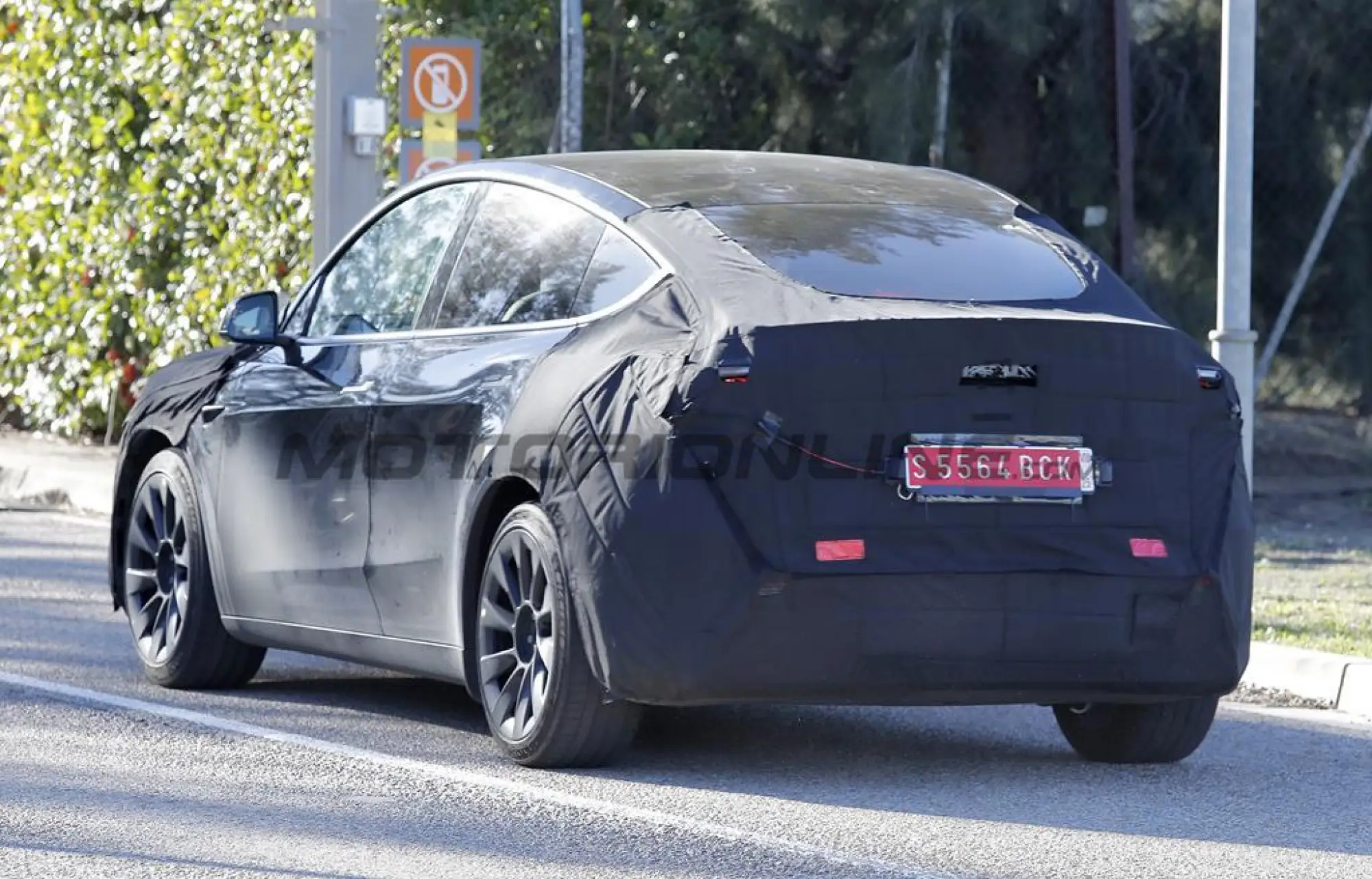 Tesla Model Y 2025 - Foto spia 02-01-2025 - 11