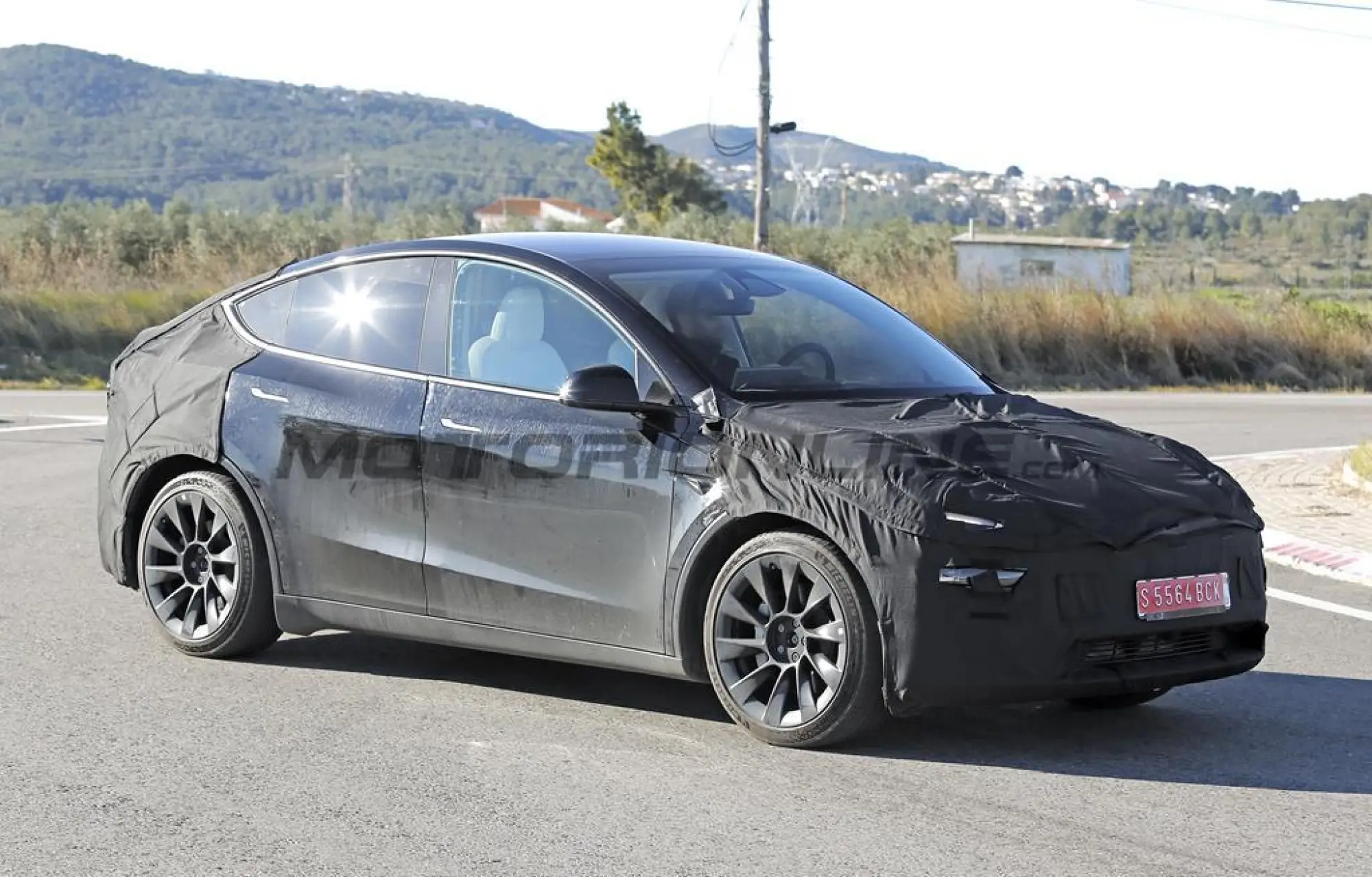 Tesla Model Y 2025 - Foto spia 02-01-2025 - 20