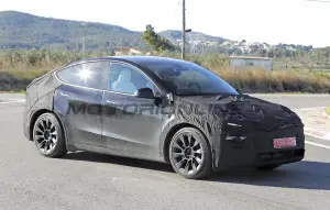 Tesla Model Y 2025 - Foto spia 02-01-2025 - 20