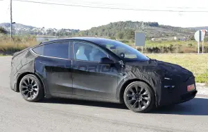 Tesla Model Y 2025 - Foto spia 02-01-2025 - 14