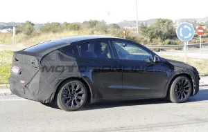 Tesla Model Y 2025 - Foto spia 02-01-2025 - 13