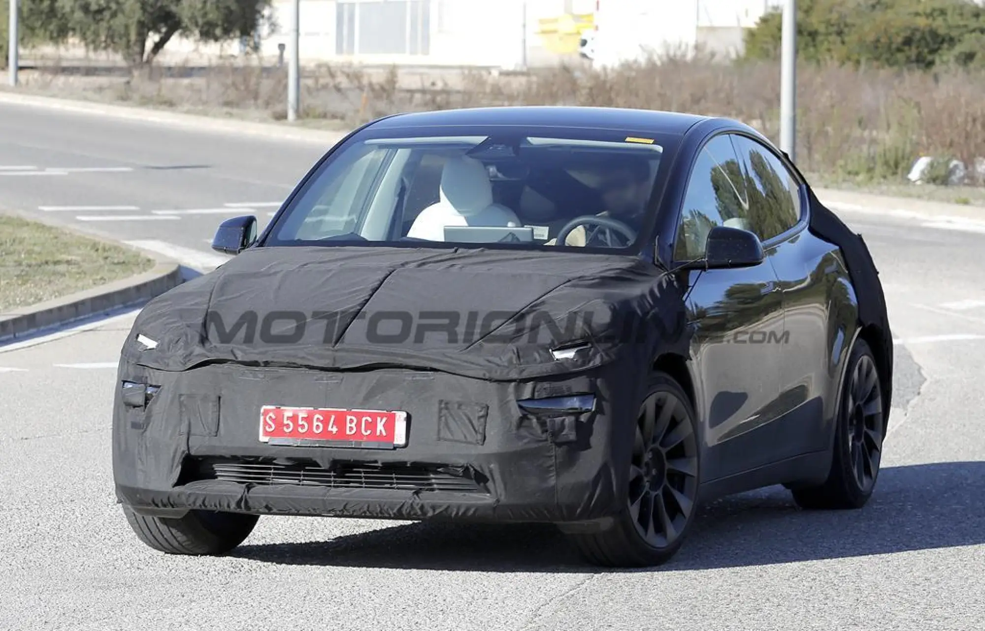 Tesla Model Y 2025 - Foto spia 02-01-2025 - 3
