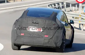 Tesla Model Y 2025 - Foto spia 02-01-2025 - 19