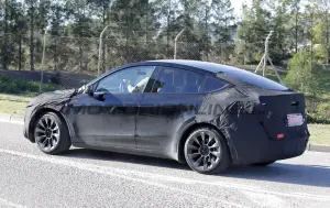 Tesla Model Y 2025 - Foto spia 02-01-2025 - 5