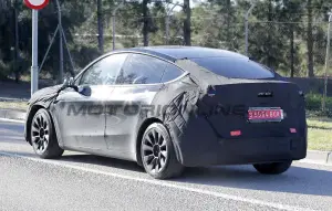 Tesla Model Y 2025 - Foto spia 02-01-2025 - 7