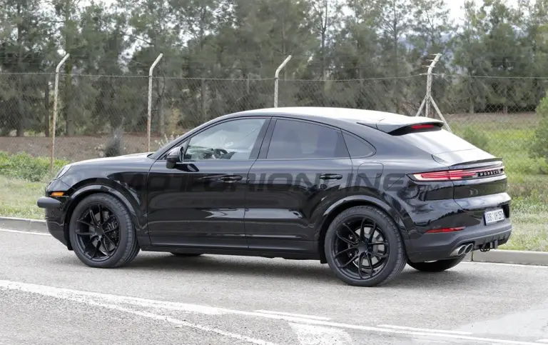 Porsche Cayenne 2026 - Foto spia 07-01-2025 - 10