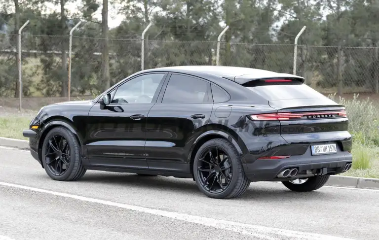 Porsche Cayenne 2026 - Foto spia 07-01-2025 - 6
