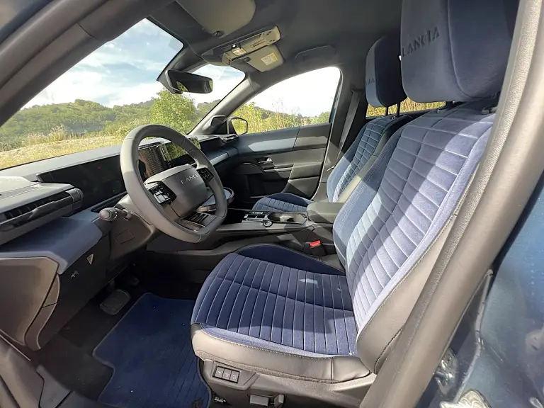 Lancia Ypsilon Car Var - 10
