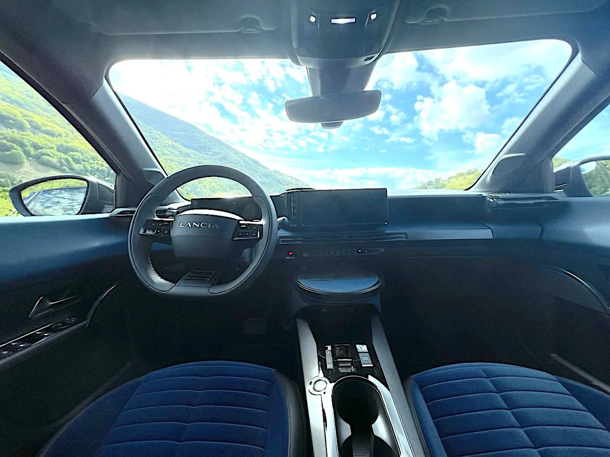 Lancia Ypsilon Car Var - 11
