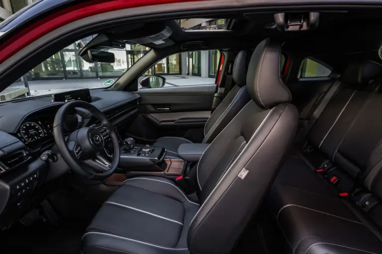 Mazda MX-30 e-Skyactiv R-EV 2025 - Foto ufficiali - 9