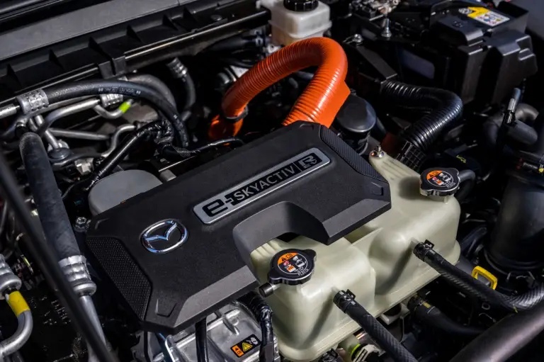 Mazda MX-30 e-Skyactiv R-EV 2025 - Foto ufficiali - 15