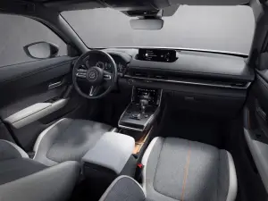 Mazda MX-30 e-Skyactiv R-EV 2025 - Foto ufficiali - 21