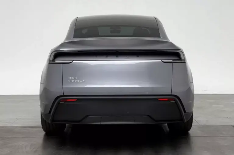 Tesla Model Y 2025 - Foto reali - 1