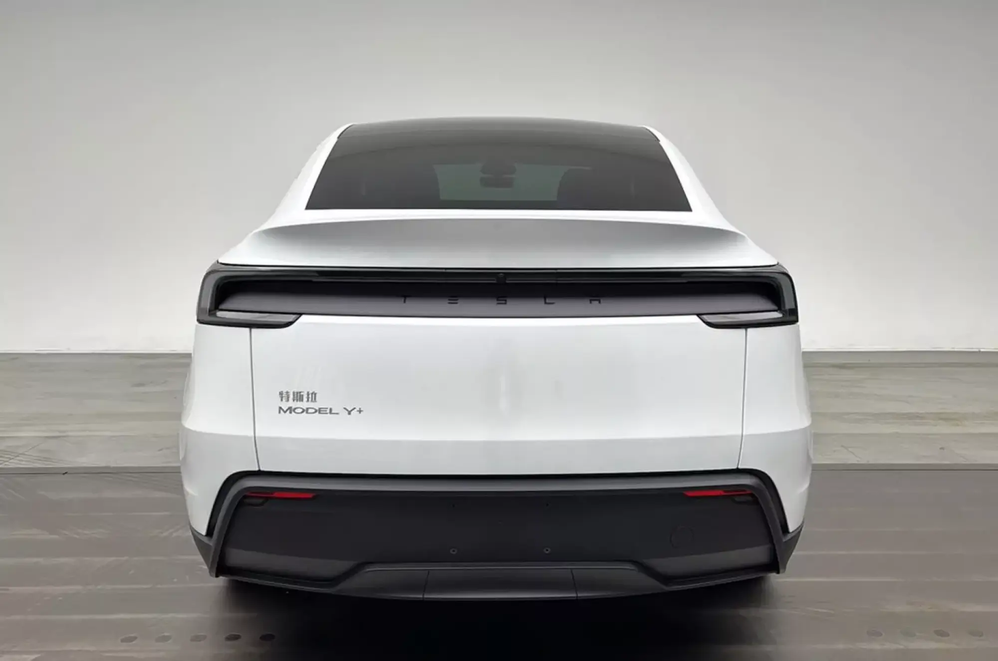 Tesla Model Y 2025 - Foto reali - 3