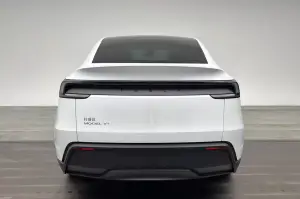 Tesla Model Y 2025 - Foto reali