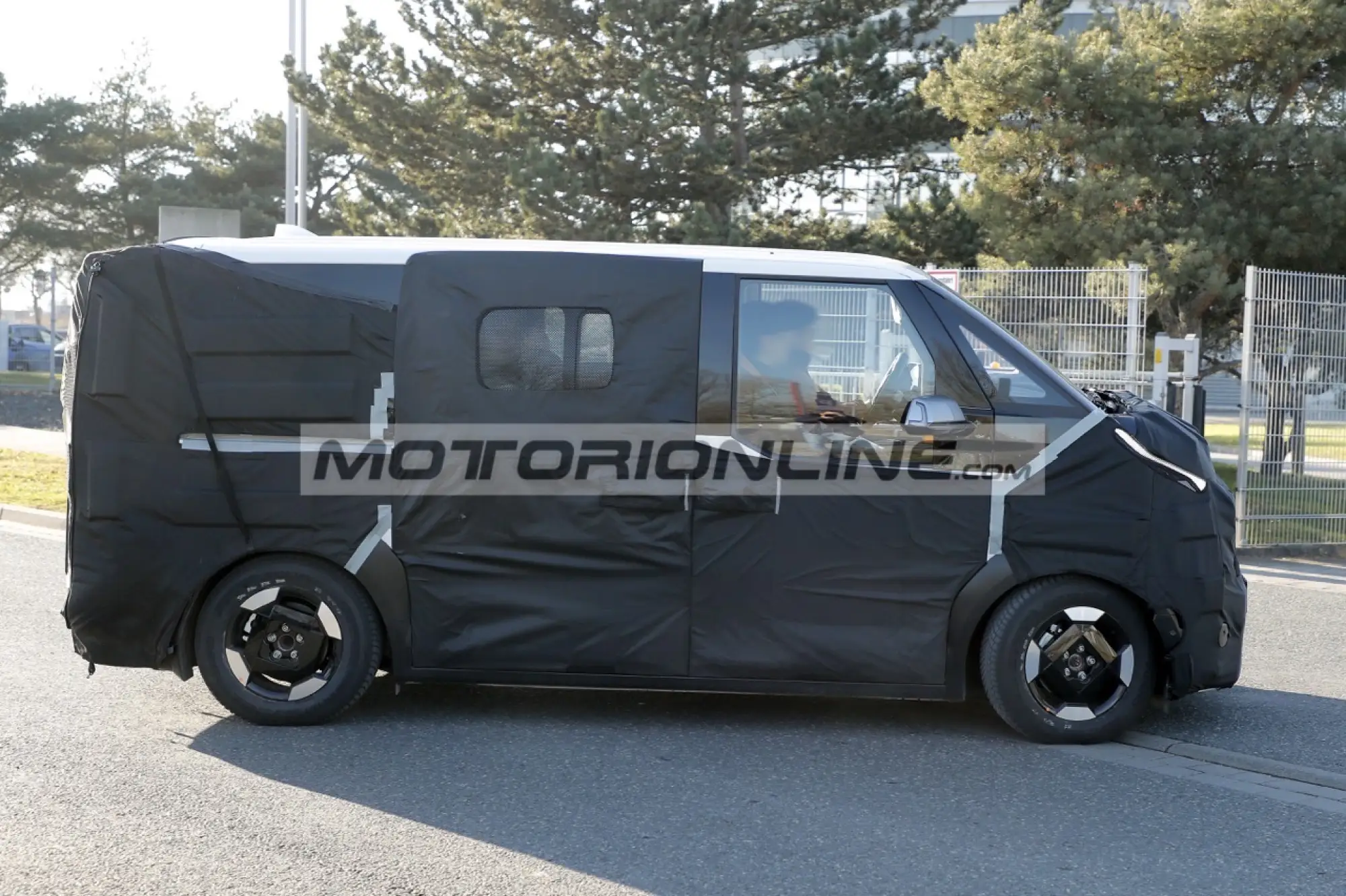 Kia PV5 - Foto spia 16-1-2025 - 5
