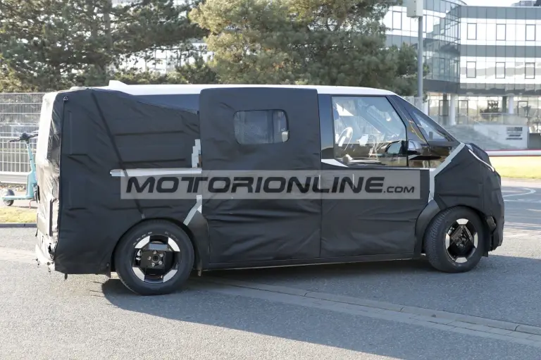 Kia PV5 - Foto spia 16-1-2025 - 6