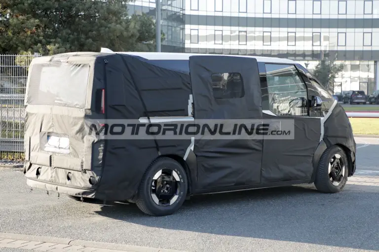 Kia PV5 - Foto spia 16-1-2025 - 15