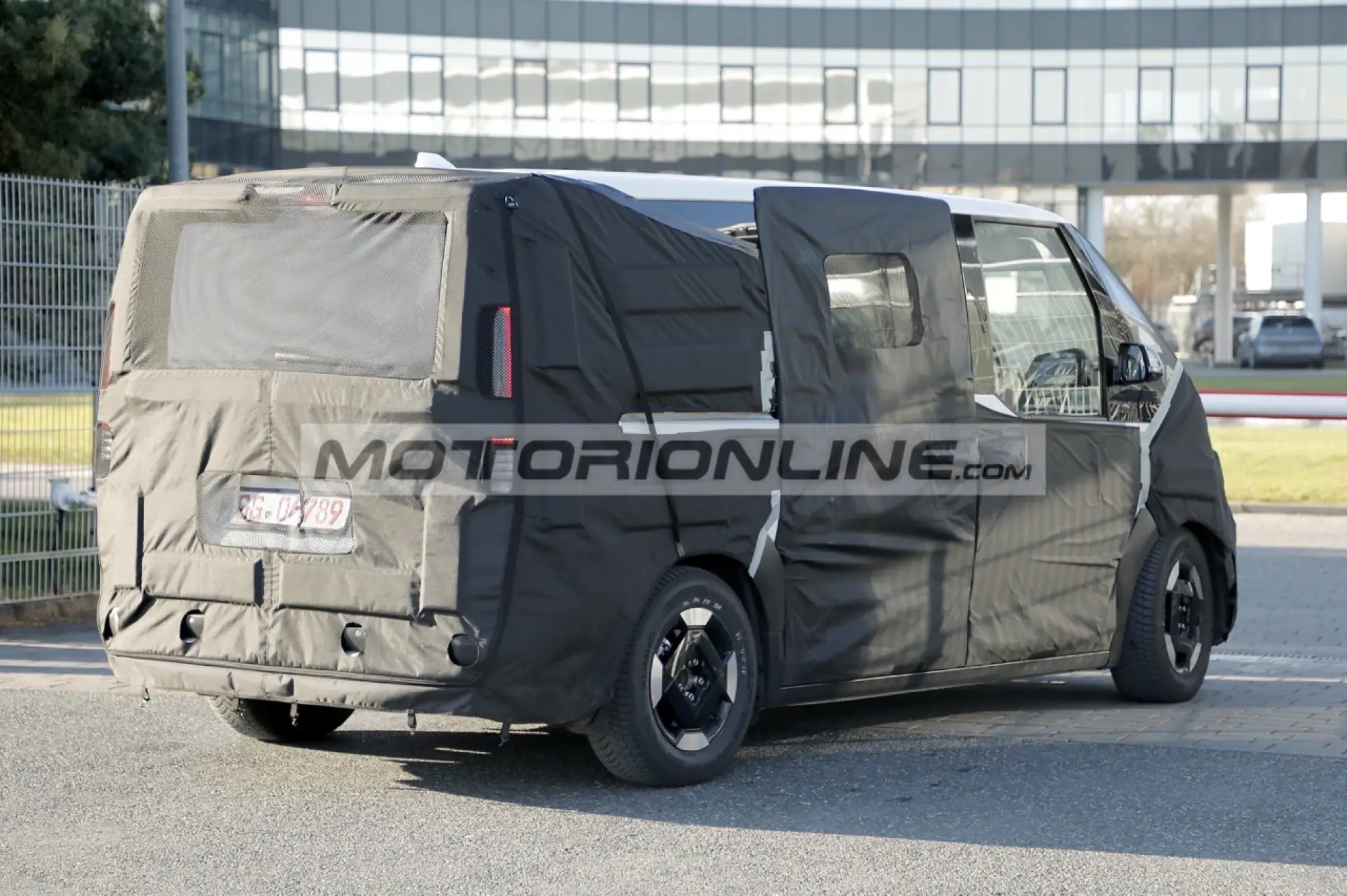 Kia PV5 - Foto spia 16-1-2025 - 16
